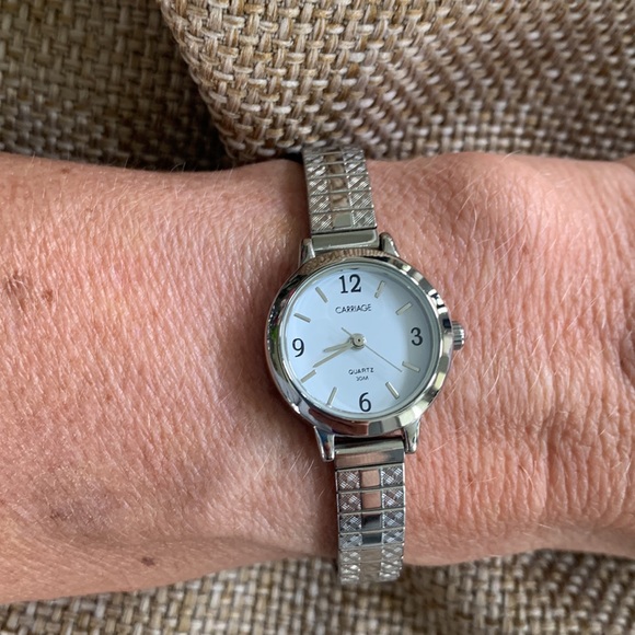 Timex Carriage Quartz Watch - Picture 4 of 7